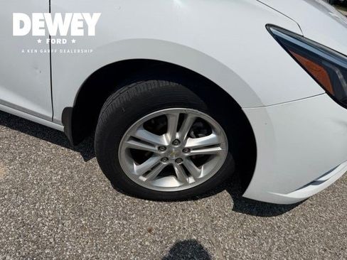 Used 2017 Chevrolet Cruze LT w/ Convenience Package FWD image 16