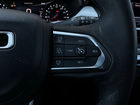 Used 2025 Jeep Compass Limited image 37