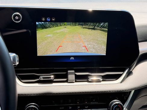 Used 2026 Chevrolet Equinox LT FWD image 18