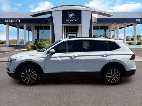 Used 2021 Volkswagen Tiguan SE w/ Panoramic Sunroof Package FWD image 7