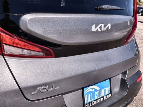 Used 2022 Kia Soul LX image 34