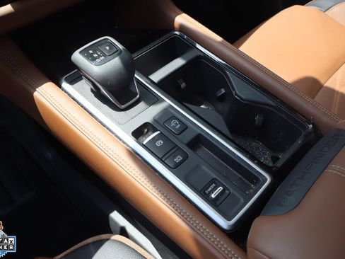 Used 2025 Nissan Pathfinder Platinum FWD image 19