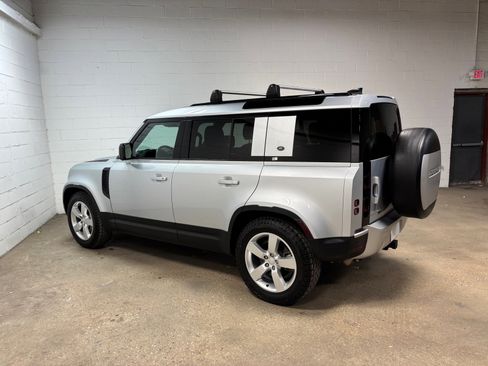 Used 2023 Land Rover Defender 110 SE AWD/4WD image 10