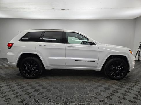 Used 2022 Jeep Grand Cherokee Laredo X image 13