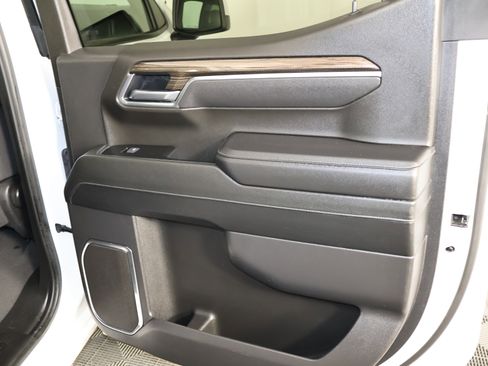 Used 2025 Chevrolet Silverado 1500 LT AWD/4WD image 43