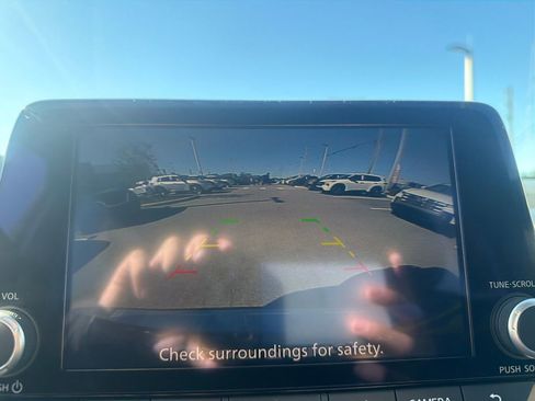 Certified 2025 Nissan Rogue SV image 34