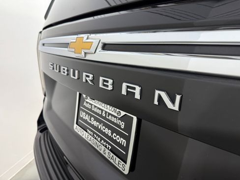 Used 2022 Chevrolet Suburban LT w/ Luxury Package image 20