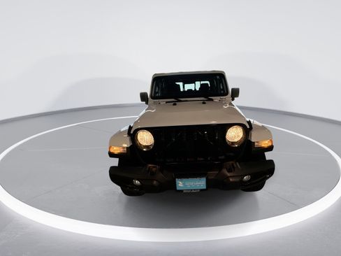 Used 2021 Jeep Gladiator Willys image 3