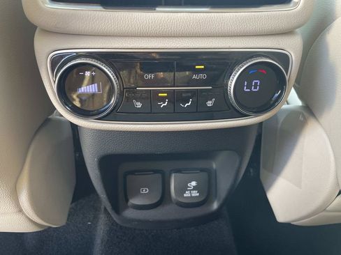 Used 2021 Genesis GV80 2.5T w/ Prestige Package 05 RWD image 16