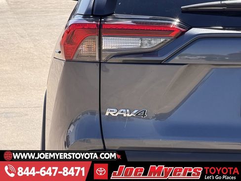 Used 2023 Toyota RAV4 XLE Premium image 10