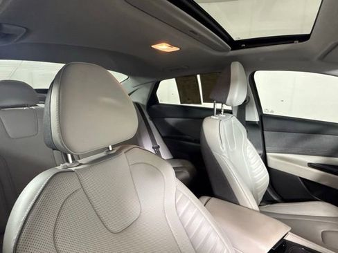 Used 2024 Hyundai Elantra Limited image 34