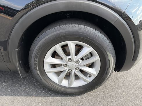 Used 2017 Kia Sorento LX image 12