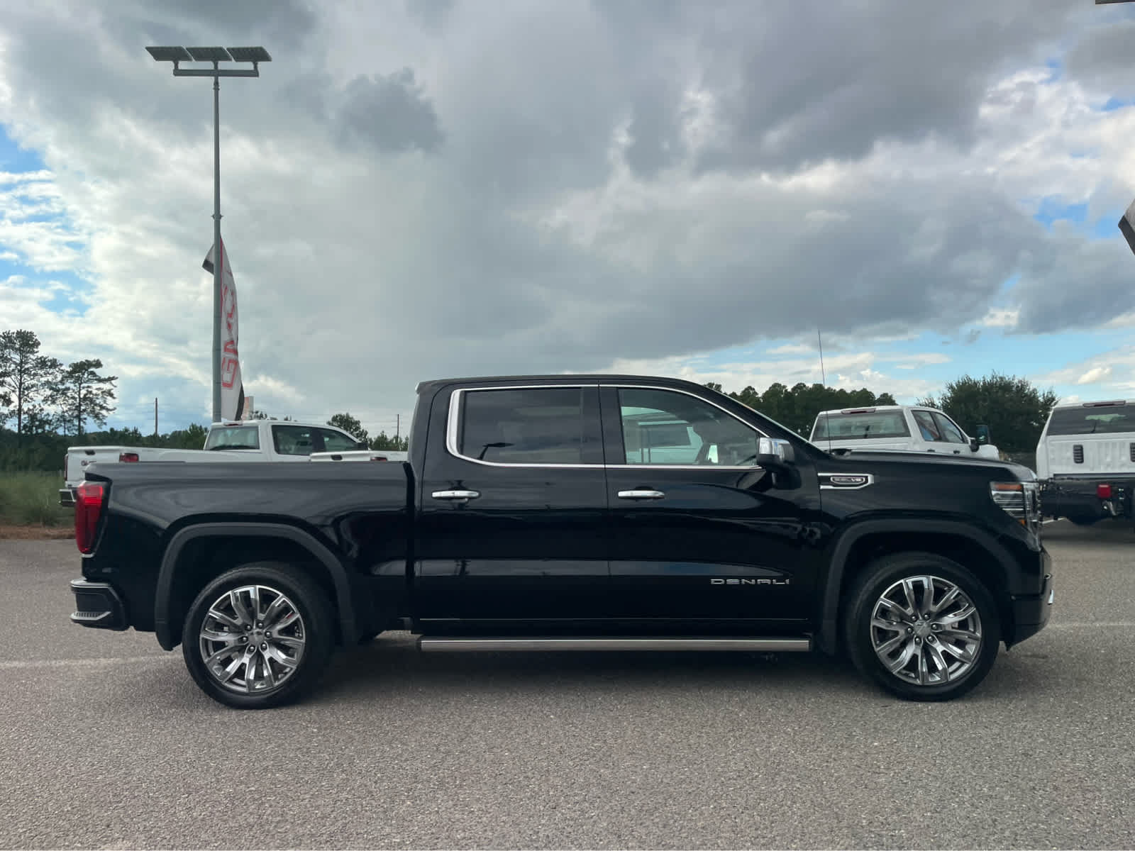 Used 2025 GMC Sierra 1500 Denali w/ Denali Reserve Package AWD/4WD image 6