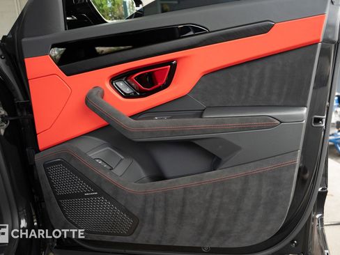 Used 2024 Lamborghini Urus S image 31