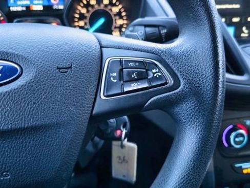 Used 2017 Ford Escape SE w/ Equipment Group 201A image 19