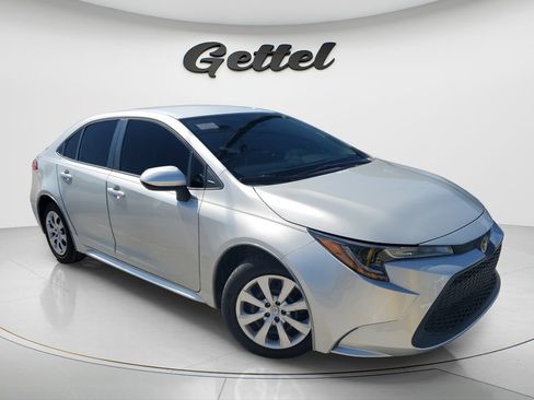 Used 2021 Toyota Corolla LE FWD image 2