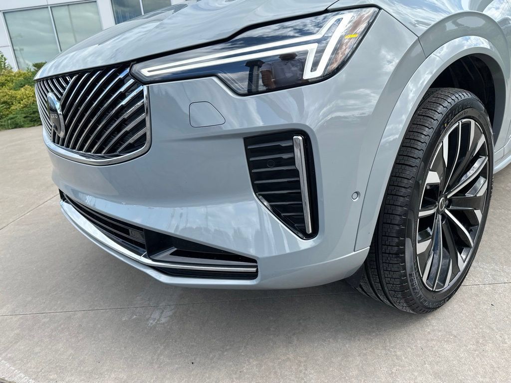 Certified 2026 Volvo XC90 B6 Plus AWD/4WD image 11