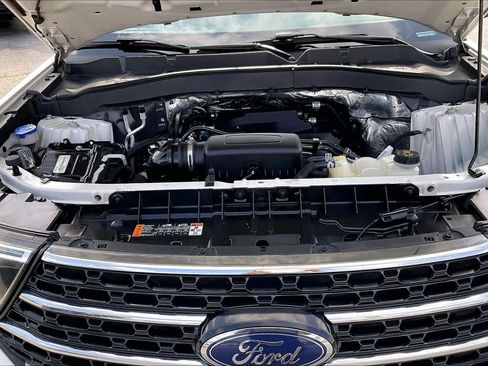 Certified 2020 Ford Explorer XLT w/ Equipment Group 202A AWD/4WD image 27