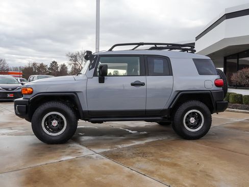 Used 2013 Toyota FJ Cruiser 4WD w/ Trail Teams Special Edition image 5