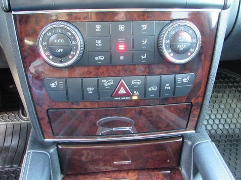 Used 2011 Mercedes-Benz GL 450 4MATIC image 30