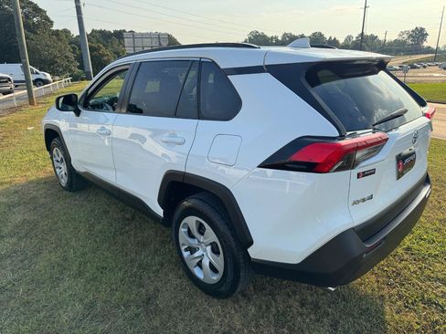 Used 2020 Toyota RAV4 LE FWD image 15
