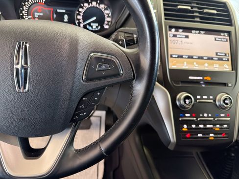 Used 2018 Lincoln MKC Select w/ Select Plus Package FWD image 15