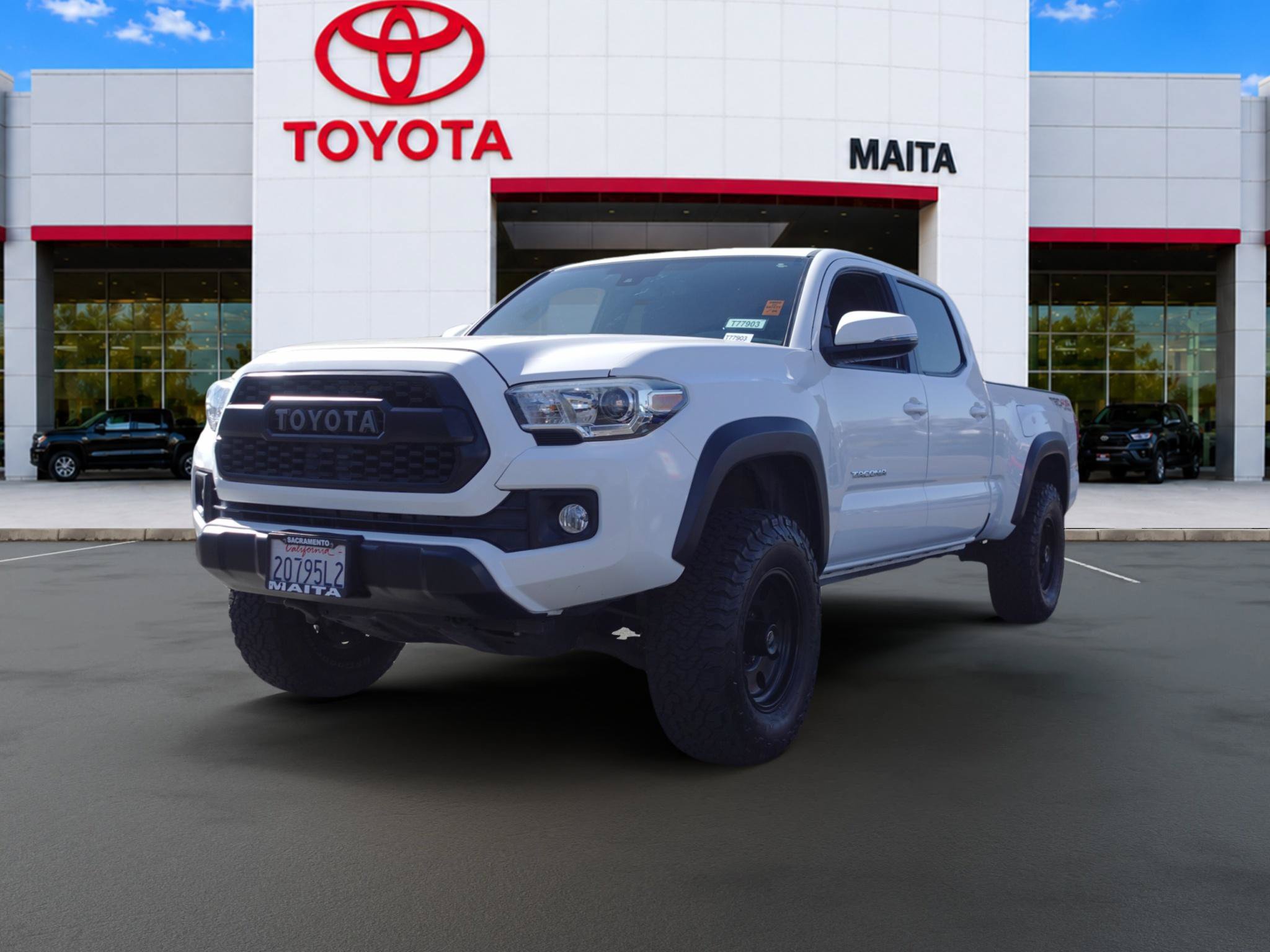 Used 2018 Toyota Tacoma TRD Off-Road w/ Technology Package AWD/4WD image 7