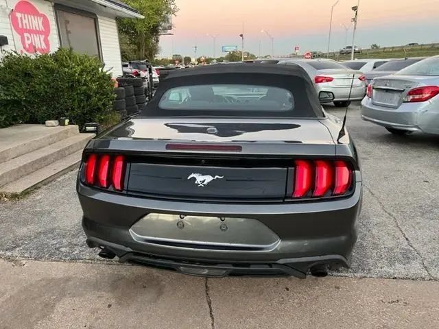 Used 2019 Ford Mustang Convertible RWD image 5