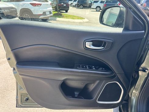 Used 2020 Jeep Compass Latitude FWD image 10