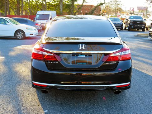 Used 2017 Honda Accord Sport image 8