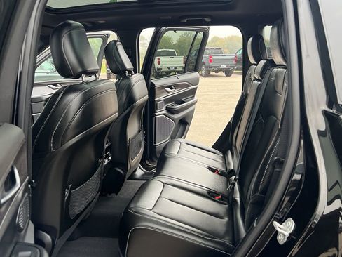 Used 2024 Jeep Grand Cherokee Limited w/ Luxury Tech Group II image 38