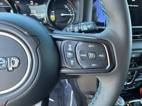 Used 2025 Jeep Wrangler Unlimited Rubicon 4xe w/ Convenience Group AWD/4WD image 28
