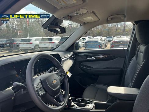 Used 2025 Chevrolet TrailBlazer LT image 16