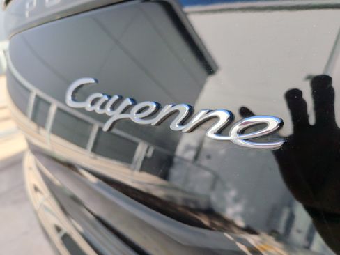 Used 2021 Porsche Cayenne Coupe image 37