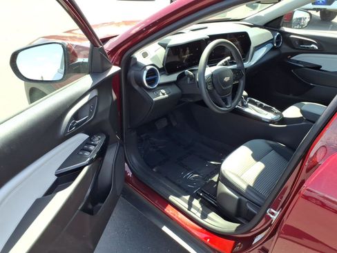 Used 2024 Chevrolet Trax LT FWD image 10