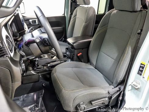 Used 2024 Jeep Wrangler Sport S image 9