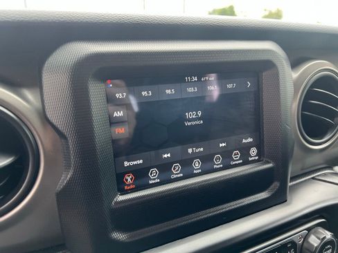 Used 2022 Jeep Wrangler Sport image 29