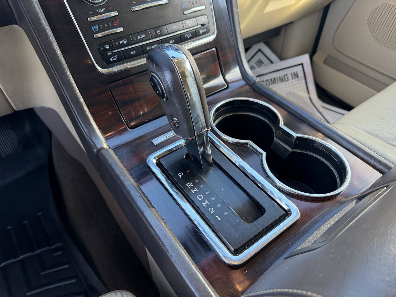 Used 2015 Lincoln Navigator 4WD w/ Equipment Group 101A Reserve image 18