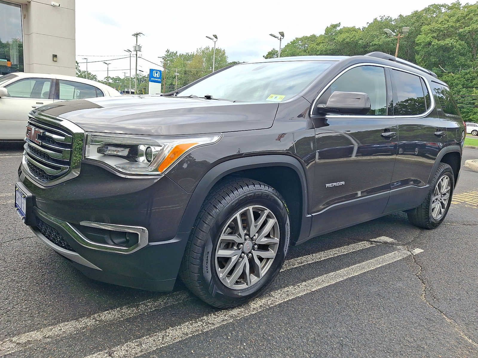 Used 2019 GMC Acadia SLE AWD/4WD image 3
