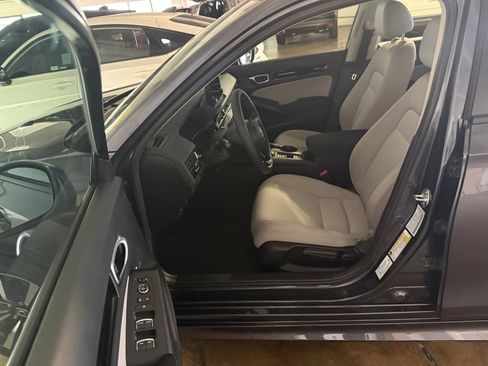 Used 2023 Honda Civic EX image 9