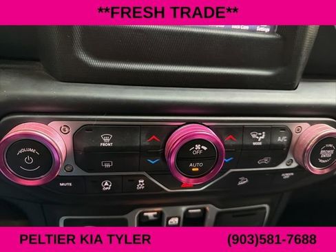 Used 2018 Jeep Wrangler Unlimited Sahara image 20