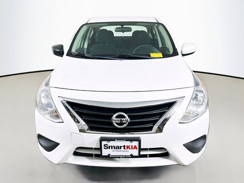 Used 2019 Nissan Versa SV FWD image 2