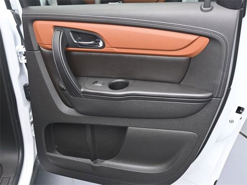 Used 2017 Chevrolet Traverse LT image 33
