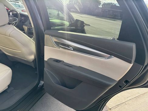 Used 2020 Cadillac XT5 Premium Luxury AWD/4WD image 19