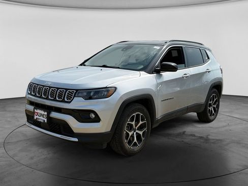 Used 2025 Jeep Compass Limited AWD/4WD image 4