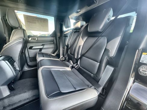 New 2025 Ford Bronco Outer Banks w/ Sasquatch Package image 24