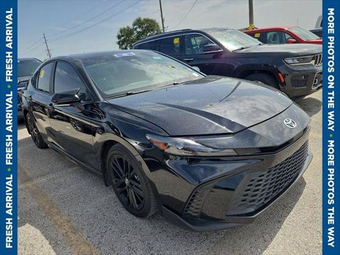 Certified 2025 Toyota Camry SE w/ Convenience Package FWD image 1
