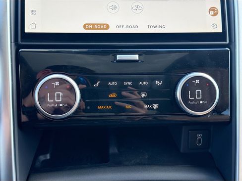 New 2026 Land Rover Discovery Limited Edition AWD/4WD image 36