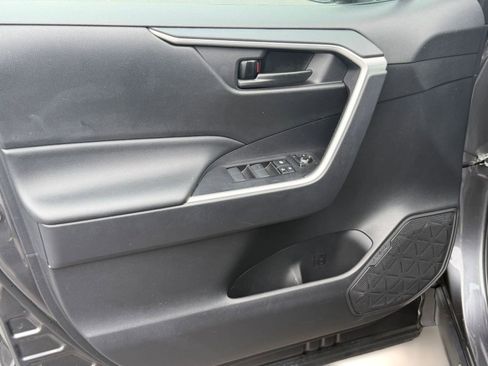 Used 2025 Toyota RAV4 LE AWD/4WD image 13
