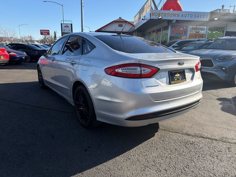 Used 2014 Ford Fusion SE image 5